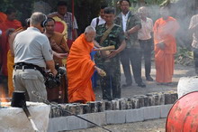 �Ҿ����...